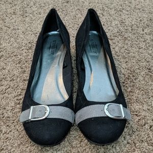 Black wedges